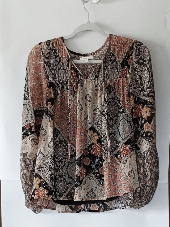 Maurices Tops - MAURICES Beige Patterned Peasant Blouse Size XS ($14)